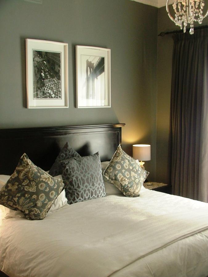 อรุมเพลซ เกสท์เฮาส์ Hotel โจฮันเนสเบิร์ก ภายนอก รูปภาพ